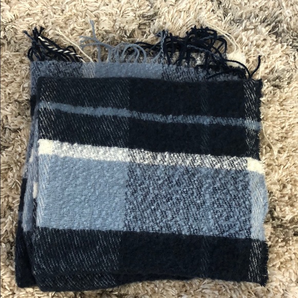 Aeropostale Accessories - Blue blanket scarf